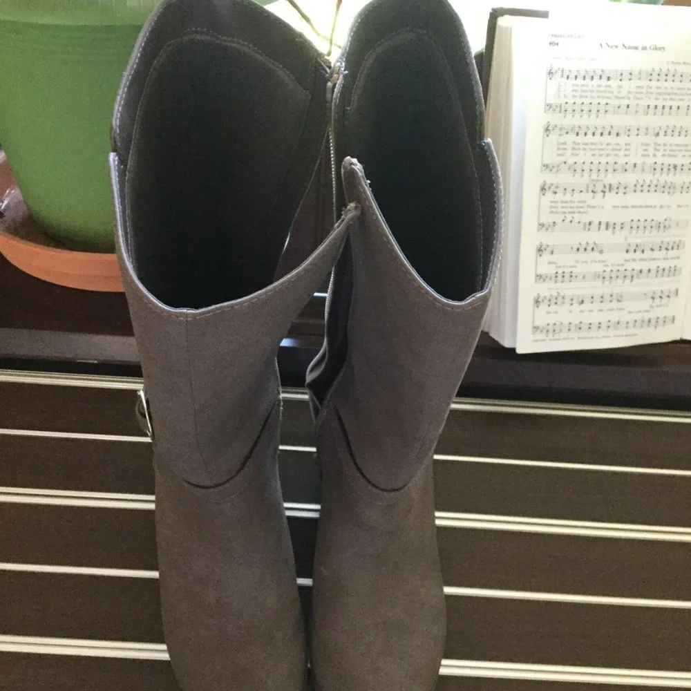 Girls size 3 knee high side zip boots great used condition tan brown in color - Picture 3 of 9